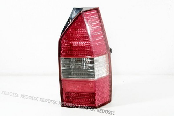 LAMPA TYLNA TYŁ PRAWA MITSUBISHI SPACE WAGON N9