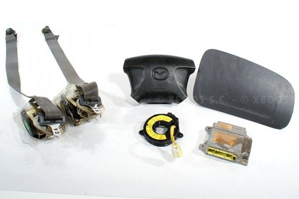 AIRBAG PASY SENSOR TAŚMA MAZDA 323 323S BJ 98 SED.