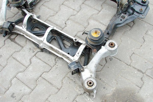 SANKI WÓZEK ŁAWA SILNIKA HONDA LEGEND 96 3.5V6