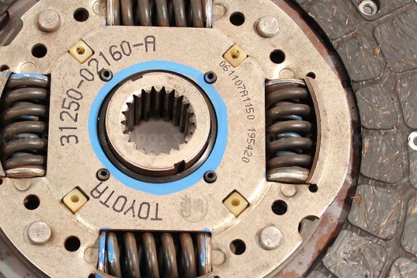 SPRZĘGŁO TARCZA DOCISK TOYOTA AURIS 07-13 1.6