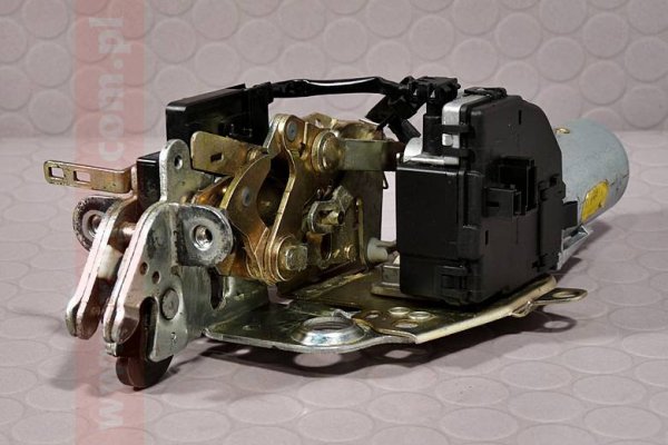 ZAMEK BAGAŻNIKA MERCEDES W210 99 LIFT KOMBI