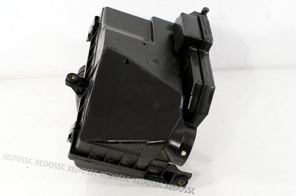 OBUDOWA FILTRA POWIETRZA MITSUBISHI CARISMA 98 96-