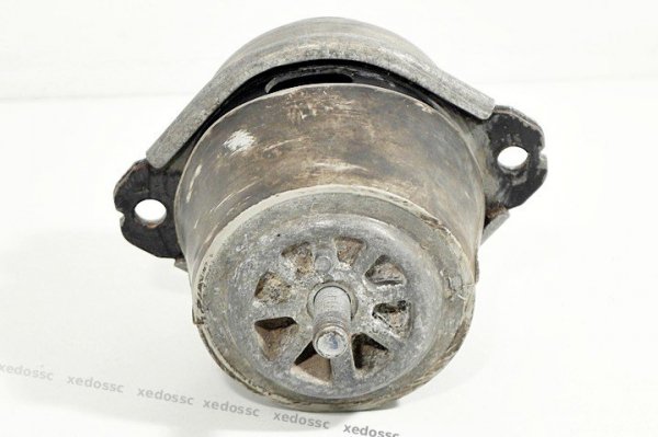 PODUSZKA SILNIKA VW TOUAREG 02 4.2 V8 7L6199131A