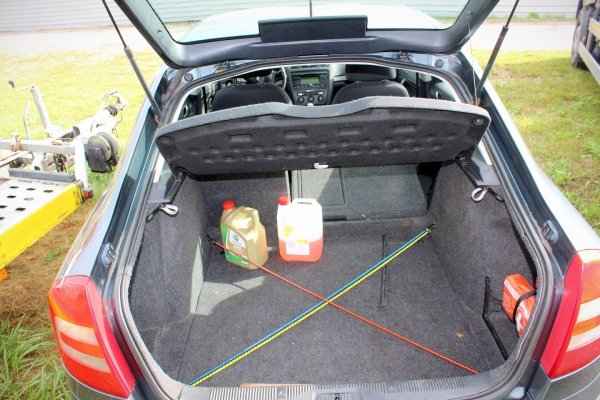 Półka bagażnika Skoda Octavia II 1Z 2004 1.6FSI BLF Liftback (podgrzewany)