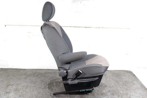Fotel kierowcy lewy Peugeot Partner 2003
