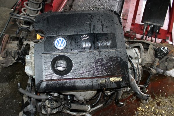 Silnik VW Bora 1J 2001 1.6i 16V AZD