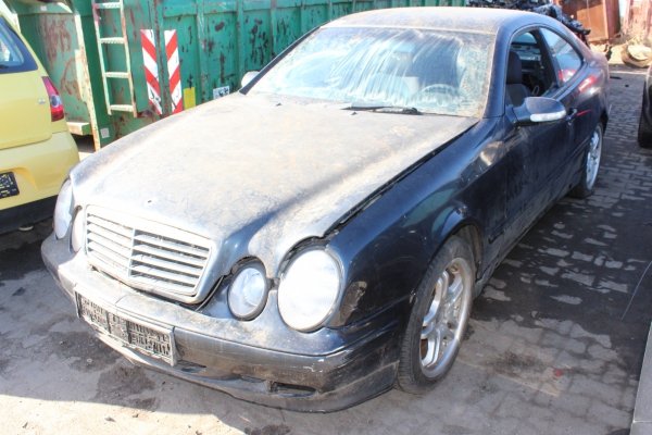 Mercedes CLK W208 1999 2.0i 111956 Coupe
