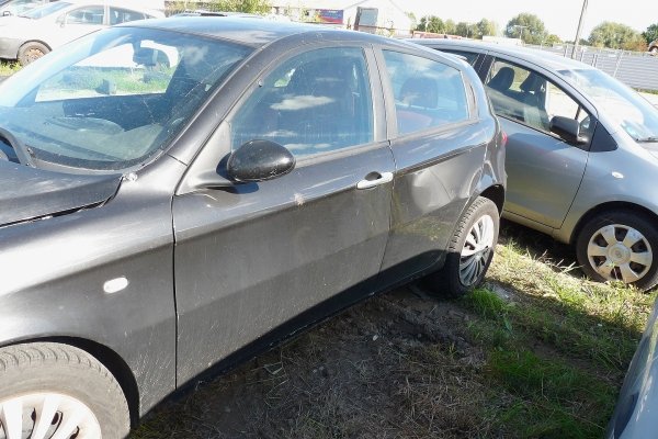 Alfa Romeo 147 2004 1.9JTD Hatchback 5-drzwi [B/C]