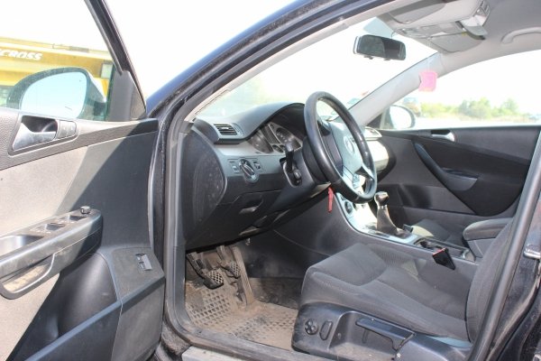 Zbiorniczek spryskiwaczy VW Passat B6 2007 Kombi 