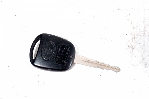 Komputer sterownik silnika stacyjka immobilizer kluczyk Toyota Yaris II XP90 2010 1.0i 1KR-FE Hatchback 5-drzwi 