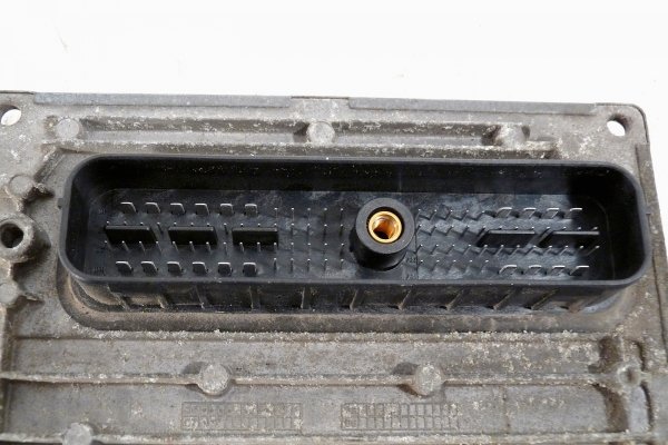Komputer sterownik silnika Ford Fiesta MK6 Lift 2007 1.3i Hatchback 5-drzwi 