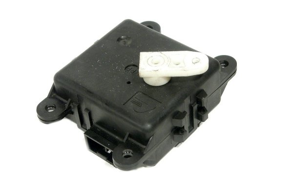 _Silniczek regulacji nawiewu Nissan Primera P11 1999-2002 5D