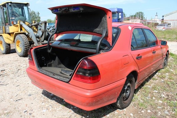 Mercedes C-Klasa C220 W202 1999 2.2CDI 611960 Sedan [B]