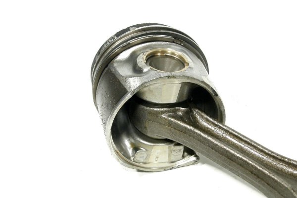 Tłok korbowód Skoda Octavia 1Z 2004-2013 1.9TDI BXE 3/4