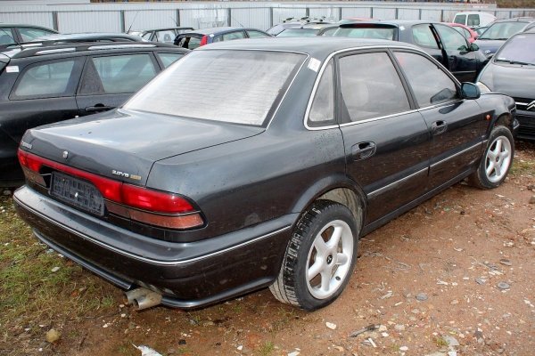 Mechanizm wycieraczek przód Mitsubishi Sigma 1996 Sedan 