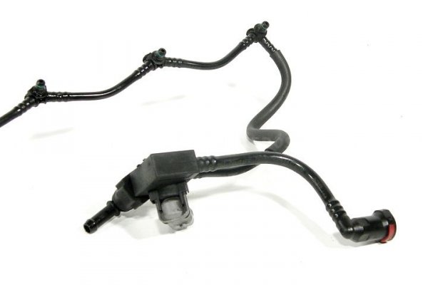 _Listwa przelewowa Mitsubishi Carisma 1999-2004 1.9DID