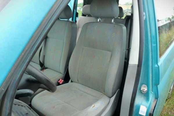 Drzwi przód prawe VW Transporter T5 2005 Bus (kod lakieru: LL6T)