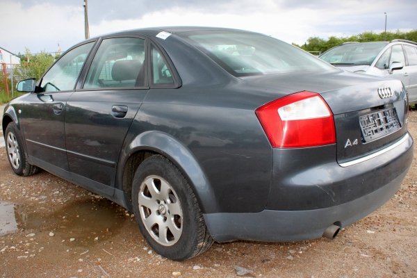 Błotnik przód prawy Audi A4 B6 2001 2.0i ALT Sedan