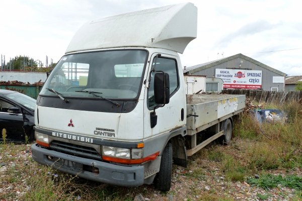 Zwrotnica przód prawa Mitsubishi Canter VI 2000 2.8TD 4M40-2AT 