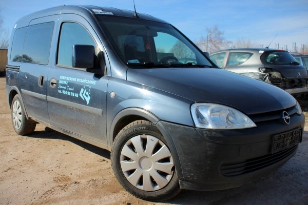Szyba karoseryjna tył lewa Opel Combo C 2010