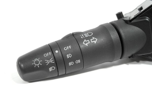 Przełącznik włącznik świateł kierunkowskazów Nissan Almera N16 2002-2006 (wersja z halogenami)