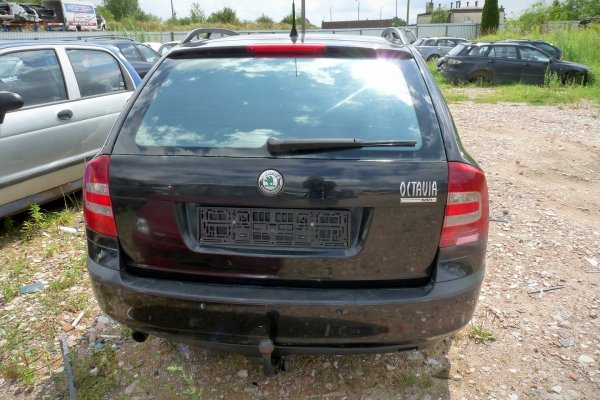 Szyba trójkątna tył prawa Skoda Octavia II 1Z 2005 Kombi 