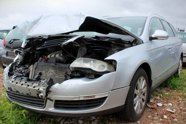 Szyba karoseryjna prawa VW Passat B6 2005 2.0TDI BKP Kombi
