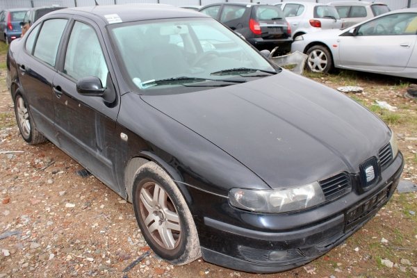 Błotnik przód prawy Seat Toledo II 2003 Sedan (LC9Z)