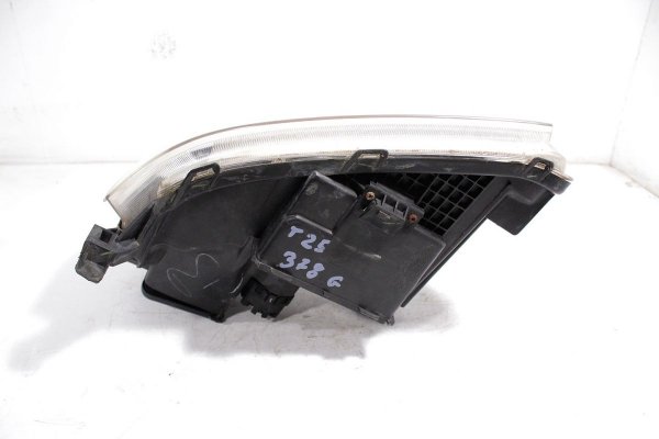 _Reflektor prawy Toyota Avensis T25 2003-2005