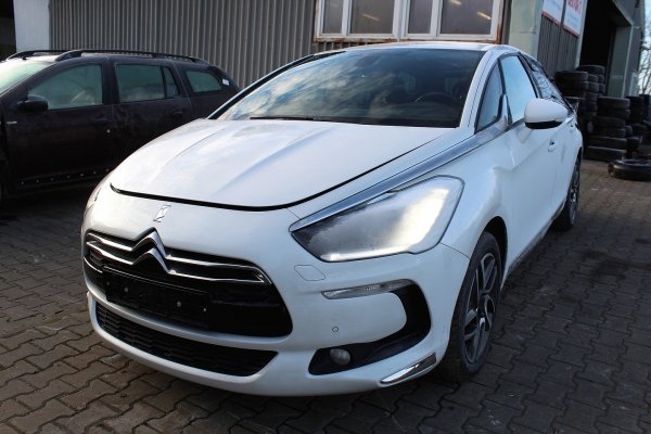 Błotnik przód prawy Citroen DS5 2014 (2011-2015) Hatchback 5-drzwi (kod lakieru: KWED)