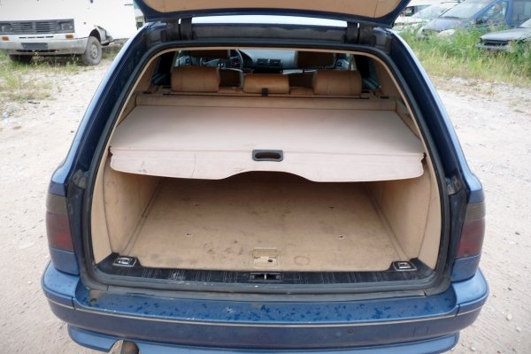Drzwi tył prawe BMW 5 E39 2002 Kombi (Kod lakieru: TOPASBLAU METALLIC (364))