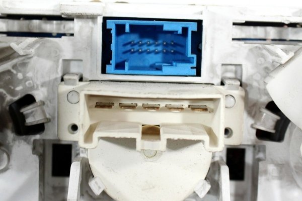 Panel nawiewu klimatyzacji Opel Corsa D 