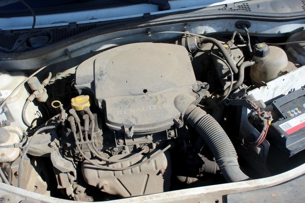 Zderzak przód Dacia Sandero 2009 1.4i K7J710 Hatchback 5-drzwi