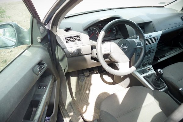 Zamek klapy bagażnika Opel Astra H 2010 Kombi 
