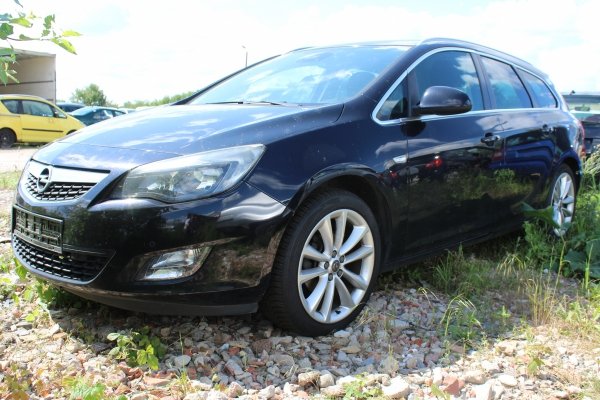 Reflektor lewy Opel Astra J 2011 Kombi