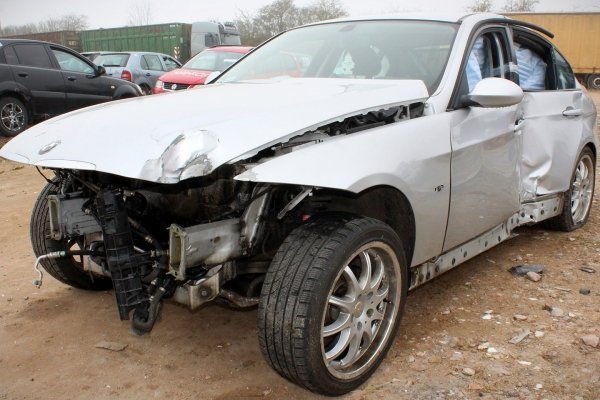 Błotnik przód prawy BMW 3 E90 2004-2013 Sedan (kod lakieru: TITANSILBER METALLIC (354))