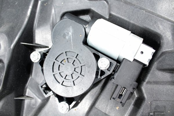 _Podnośnik szyby przód prawy Mazda 3 BK 2003-2008 Hatchback 5-drzwi