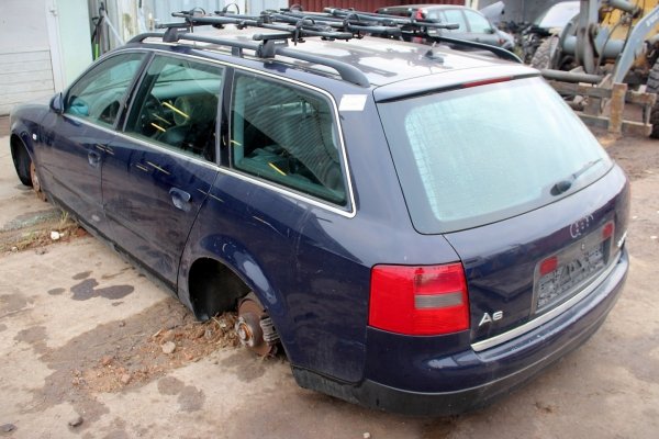 Drzwi przód prawe Audi A6 C5 2000 Kombi