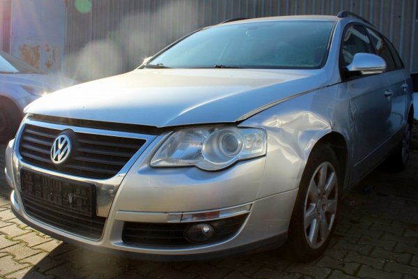 _Reflektor lewy VW Passat B6 2005-2010