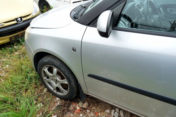 _Błotnik przód lewy Skoda Roomster 5J 2007 (2006-2010) (kod lakieru: LF7T)