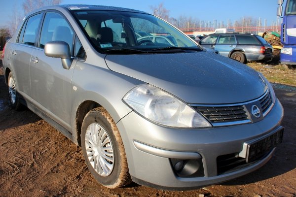 Drzwi przód prawe Nissan Tiida C11 2007 Sedan (kod lakieru: K36)