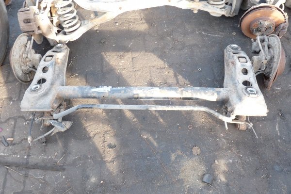 Belka zawieszenie tył Mercedes Vaneo W414 2002 1.7CDI 668914