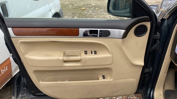 Drzwi tył  lewe VW Touareg 7L 2005 