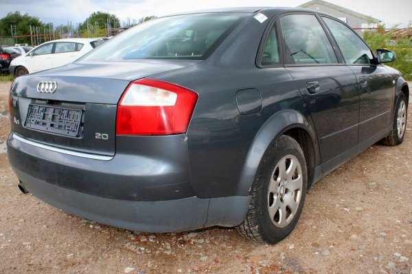 Klapa bagażnika tył Audi A4 B6 2001 2.0i ALT Sedan
