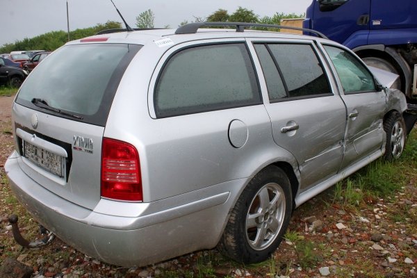 Skoda Octavia 1U 2004 2.0i AZJ Kombi [B/C]