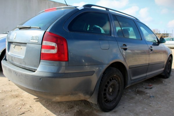 Szyba drzwi przód lewa Skoda Octavia II 1Z 2008