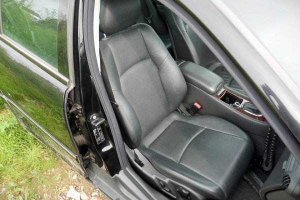 _Drzwi przód lewe Mercedes C-Klasa W203 2002 Kombi (Kod lakieru: 040)