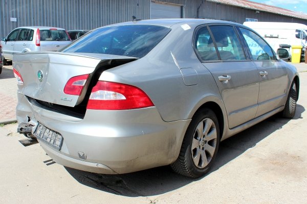 Klamka drzwi przód prawa Skoda Superb 3T 2011 1.6TDI CAYC Liftback