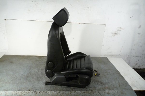 Fotel z monitorem prawy pasażera VW Passat B6 2009 2.0TDI CBAB Kombi