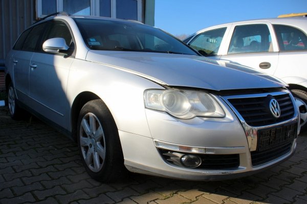 Maska VW Passat B6 2010 Kombi (kod lakieru: LA7W)